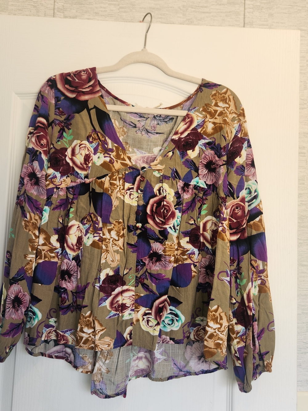 entro Olive Floral V-Neck Blouse with Purple and Teal Accents L Euc